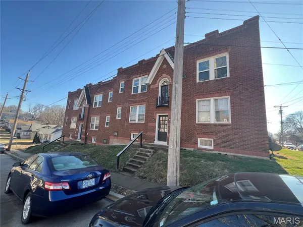 $895 | 7080 Mitchell Avenue, Richmond Heights, MO 63117