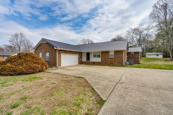 $389,900 | 1895 Shellmound Road, Jasper, TN 37347