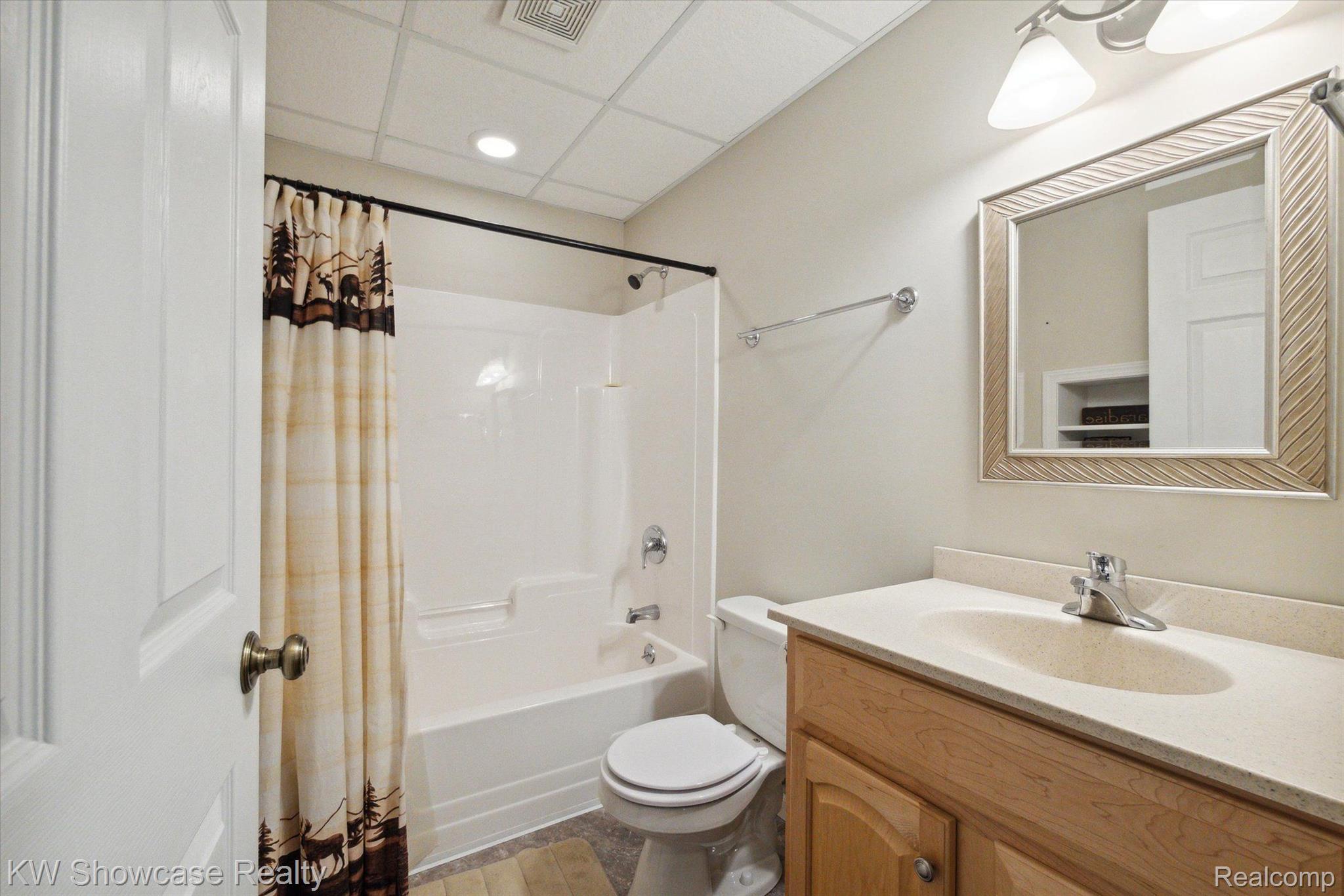 564 Timber Ridge Drive Highland, MI 48357 - Photo 27 of 40 The full bath in the lower level.