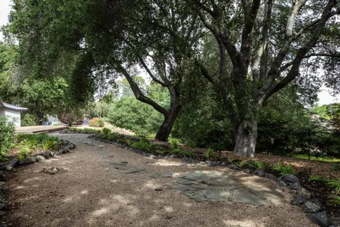 $4,195,000 | 10950 Magdalena Road, Los Altos Hills, CA 94024