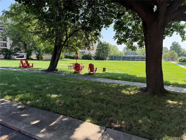 $375,000 | 23-35 Bell Boulevard, Unit 6G | Bay Terrace