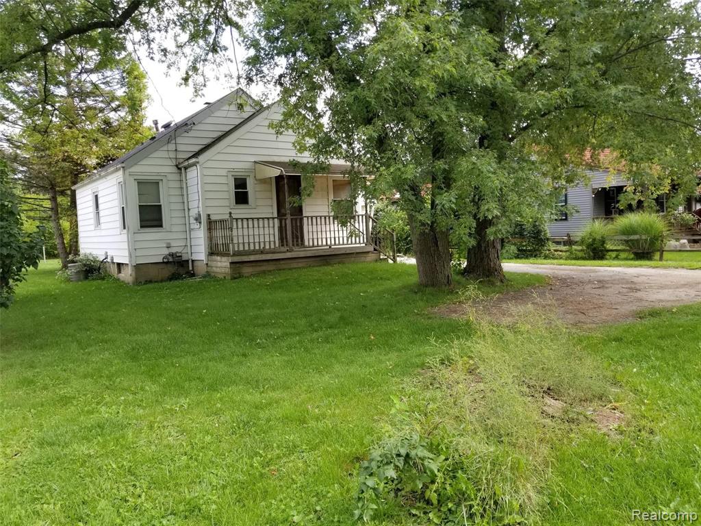 1431 Belsay Road Burton, MI 48509 - Photo 2 of 27