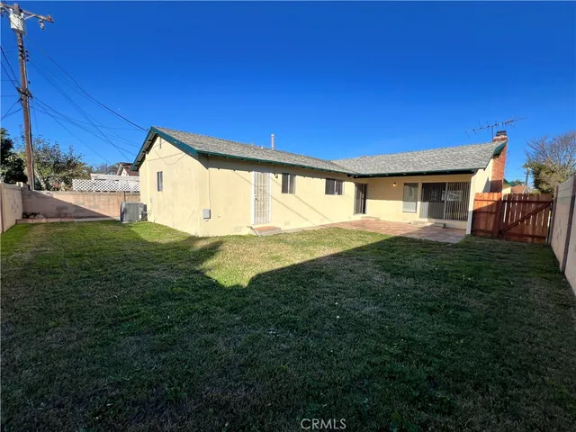 a view of a house with a backyard