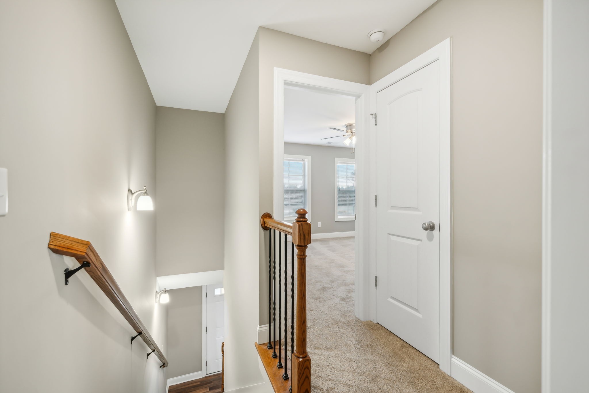 927 Sutton Cove Columbia, TN 38401 - Photo 18 of 24 a view of a hallway with a room