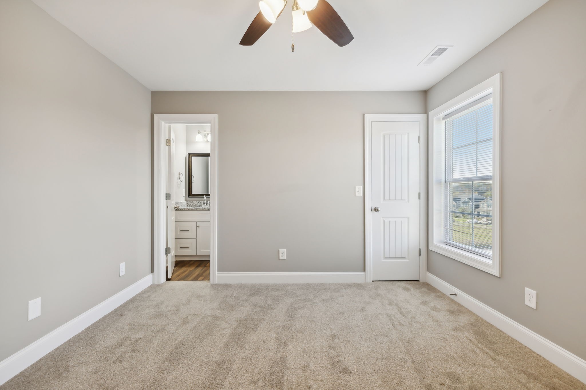 927 Sutton Cove Columbia, TN 38401 - Photo 5 of 24 an empty room with windows and closet