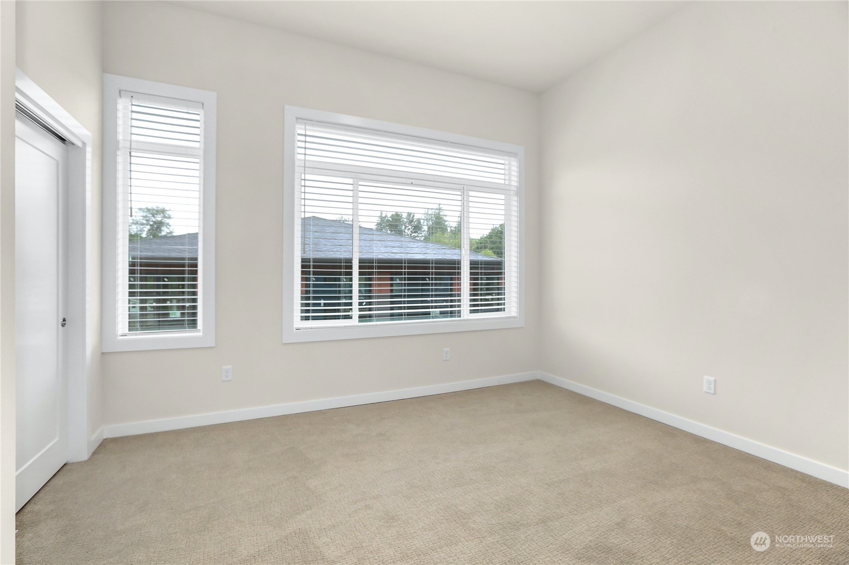 14493 Cedar Grove Road Southeast, Unit D102 Issaquah, WA 98027 - Photo 16 of 23 an empty room with a window