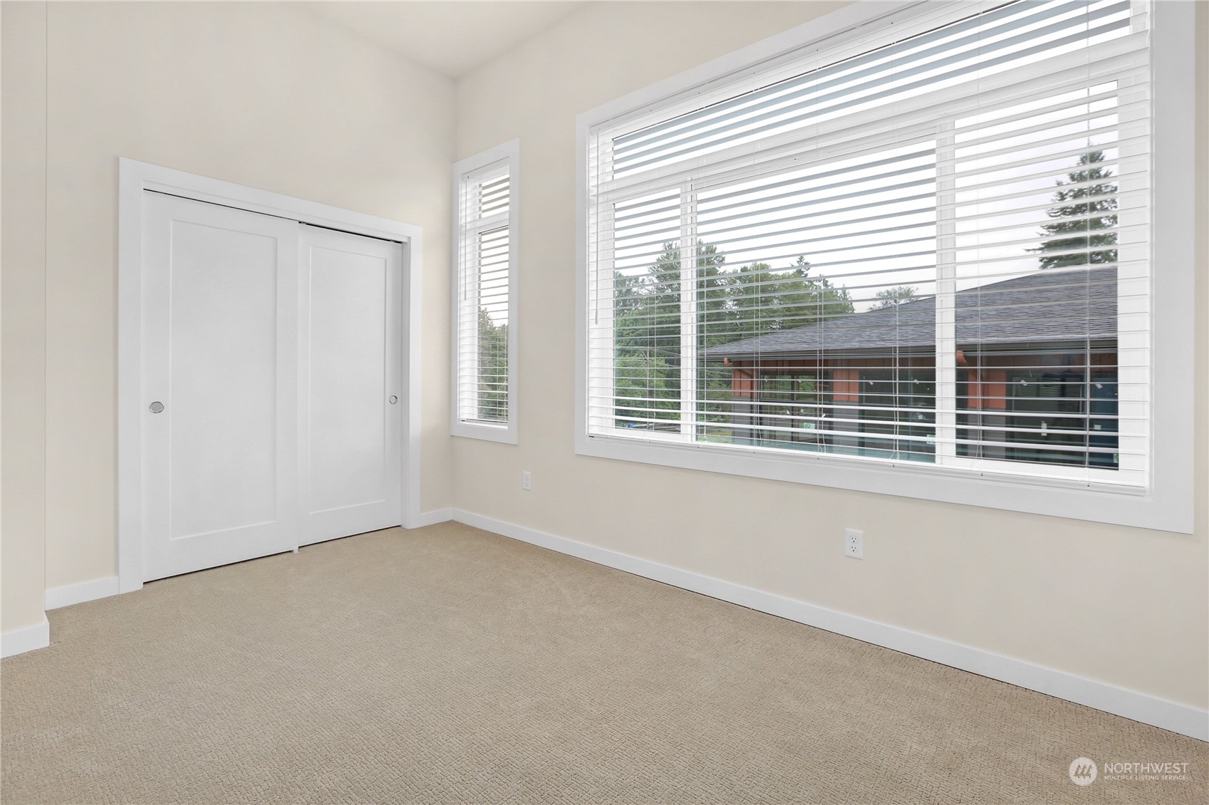 14493 Cedar Grove Road Southeast, Unit D102 Issaquah, WA 98027 - Photo 17 of 23 an empty room with a window