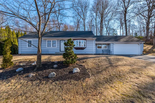 $379,900 | 371 Middle Road, Farmington, CT 06032