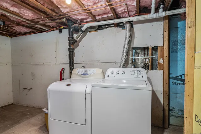 $379,900 | 371 Middle Road, Farmington, CT 06032