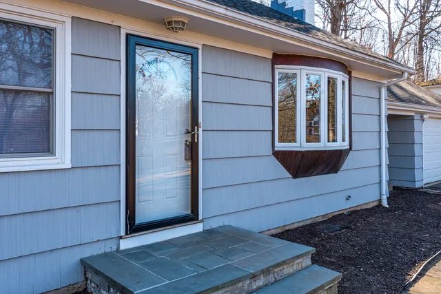 $379,900 | 371 Middle Road, Farmington, CT 06032