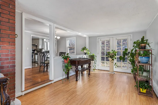 $379,900 | 371 Middle Road, Farmington, CT 06032