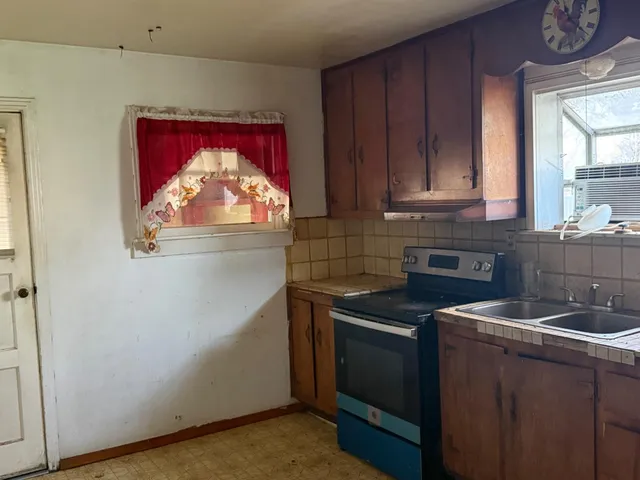 a view of an empty room and window