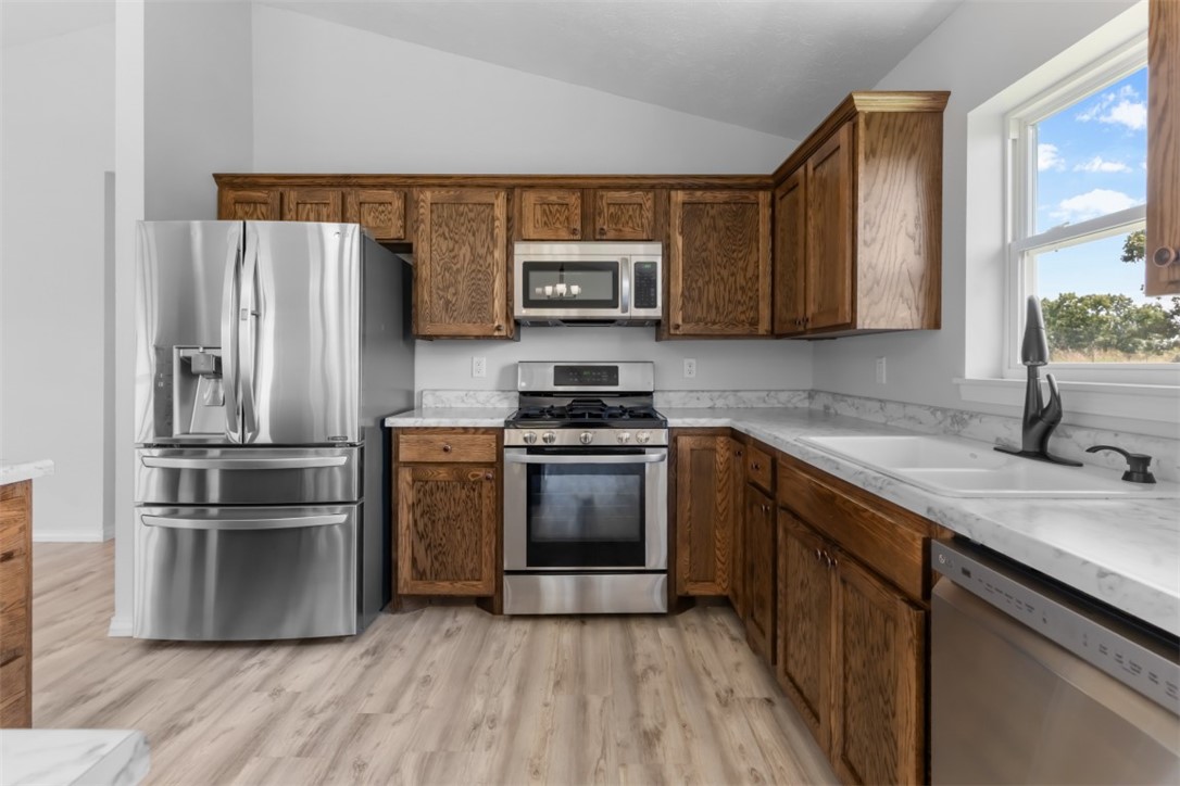 9294 Sugar Road North Harrison, AR 72601 - Photo 8 of 39 kitchen with all appliances