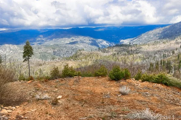 $3,800,000 | 7170-7174 Yosemite Park Way, Yosemite National Park, CA 95389