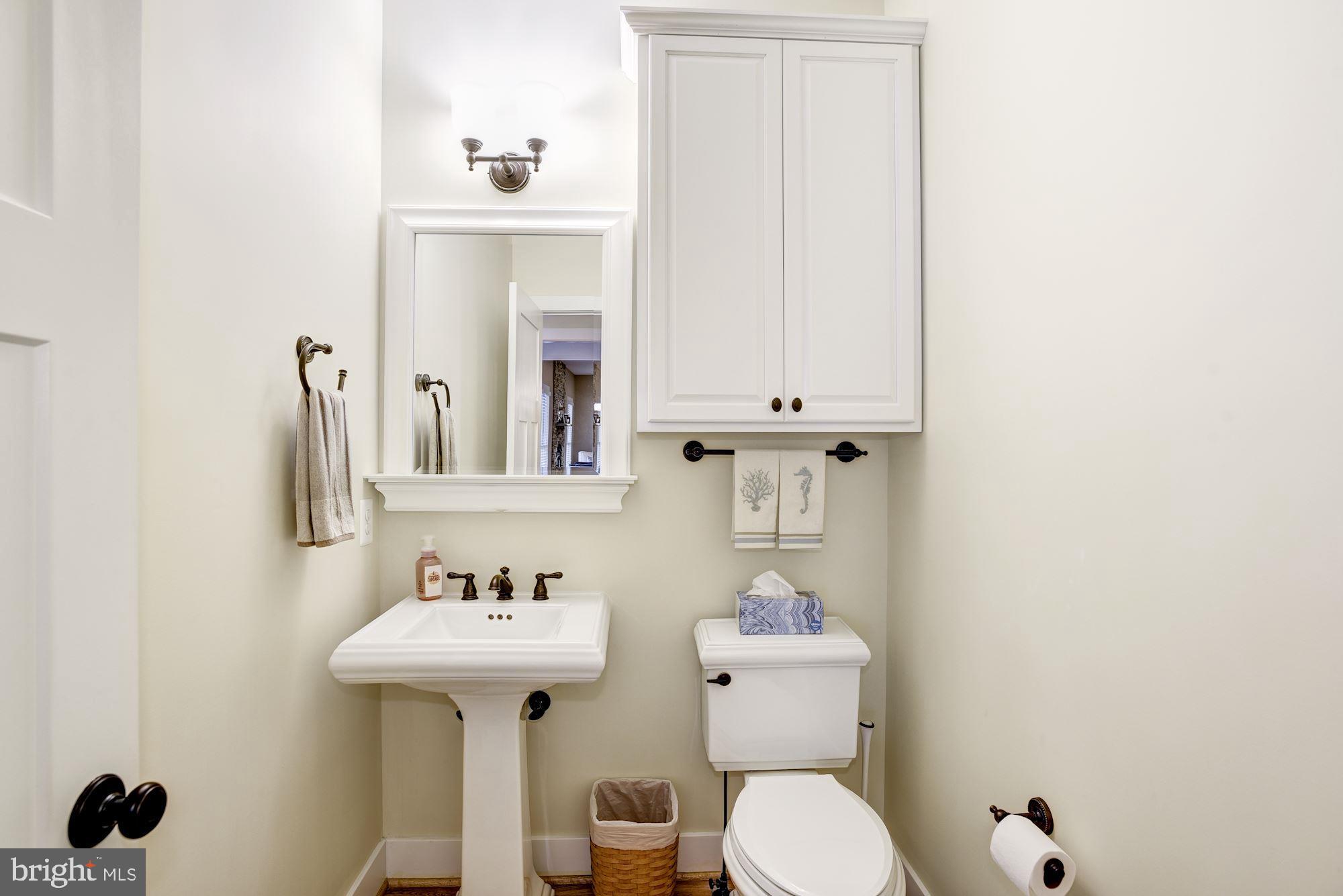 17233 Ivandale Road Hamilton, VA 20158 - Photo 23 of 62 POWDER ROOM