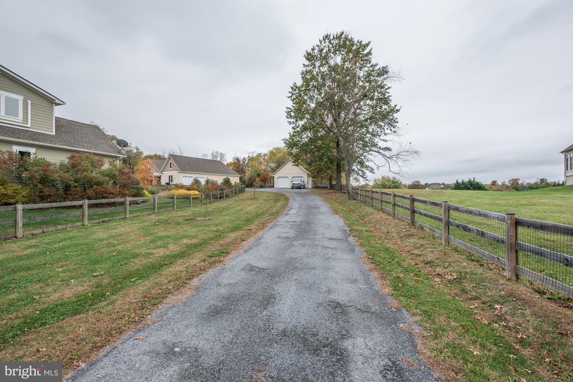 17233 Ivandale Road Hamilton, VA 20158 - Photo 4 of 62 Private Driveway