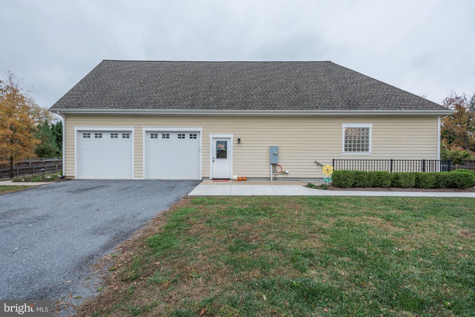 17233 Ivandale Road Hamilton, VA 20158 - Photo 50 of 62 PLENTY OF PARKING