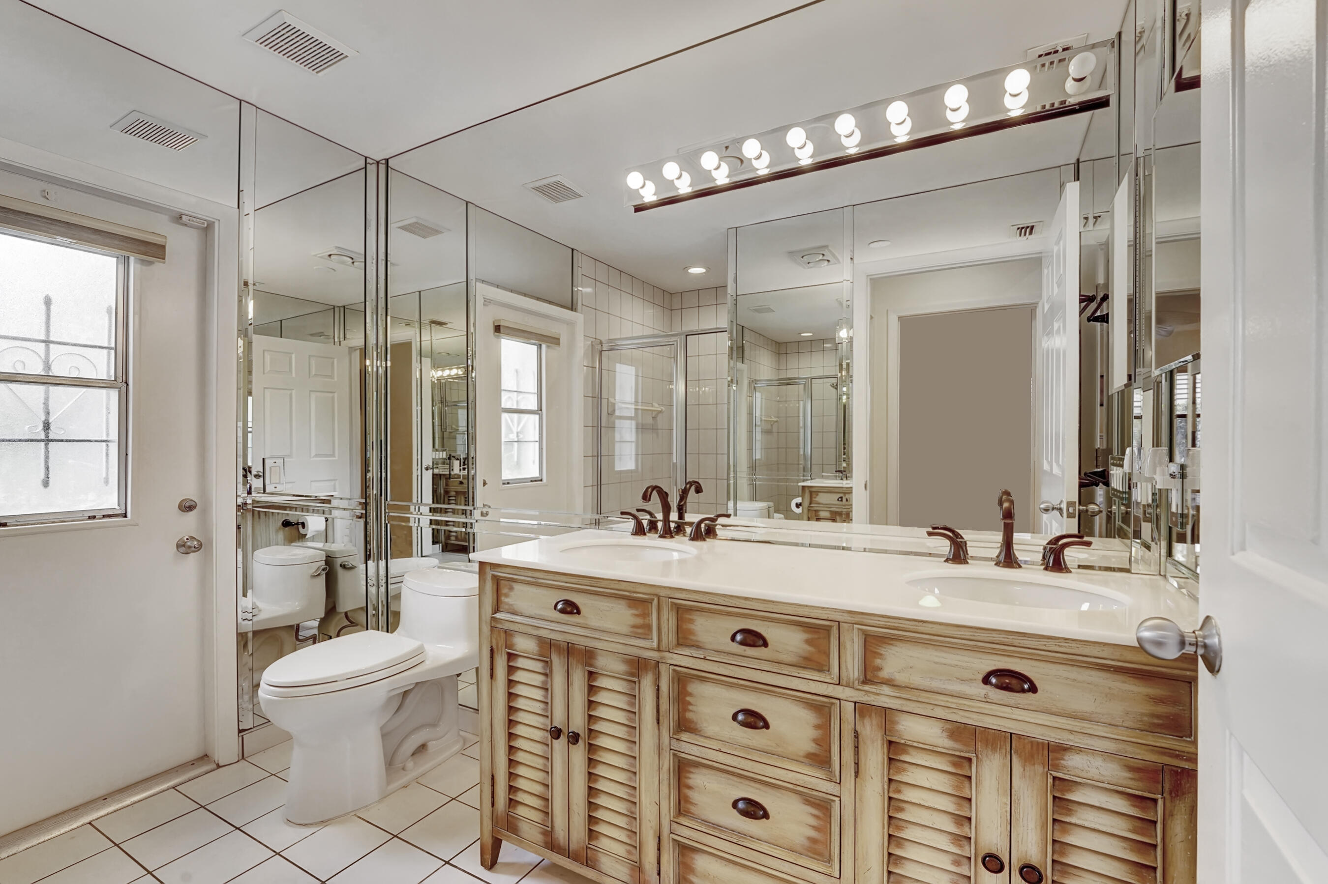 2310 Rabbit Hollowe Circle Delray Beach, FL 33445 - Photo 38 of 47 Full Bathroom