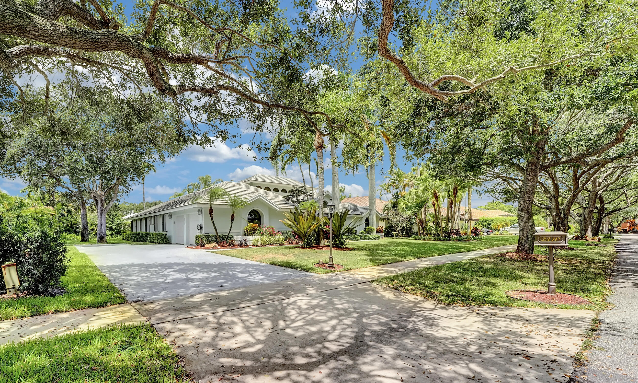 2310 Rabbit Hollowe Circle Delray Beach, FL 33445 - Photo 8 of 47 Drive Way