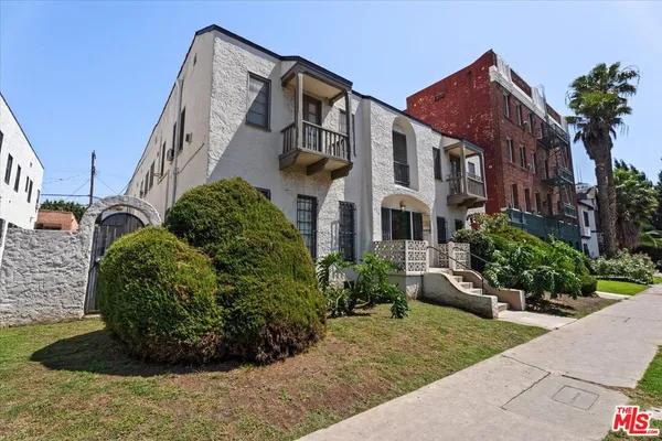 $2,700,000 | 630 South Cochran Avenue, Los Angeles, CA 90036