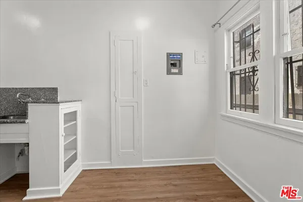 $2,700,000 | 630 South Cochran Avenue, Los Angeles, CA 90036