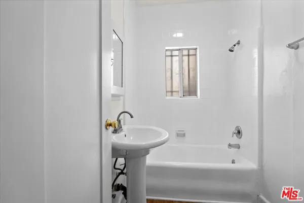$2,700,000 | 630 South Cochran Avenue, Los Angeles, CA 90036