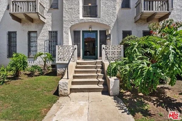 $2,700,000 | 630 South Cochran Avenue, Los Angeles, CA 90036