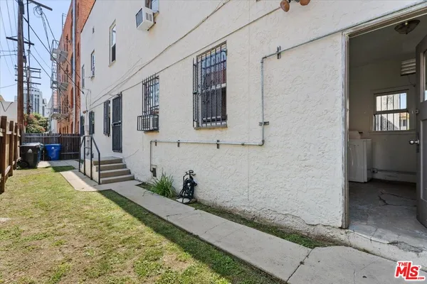 $2,700,000 | 630 South Cochran Avenue, Los Angeles, CA 90036