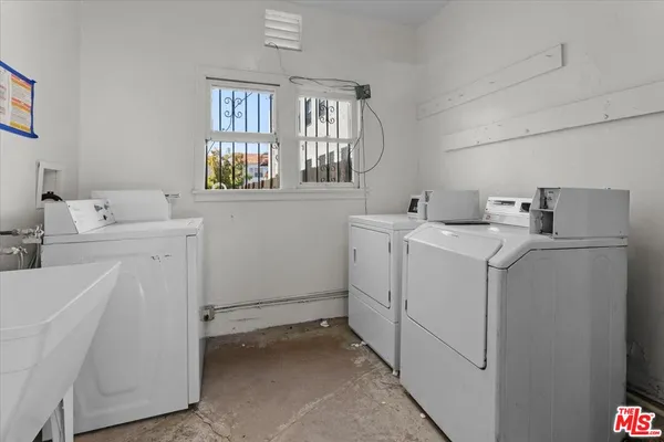 $2,700,000 | 630 South Cochran Avenue, Los Angeles, CA 90036