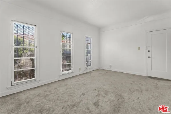 $2,700,000 | 630 South Cochran Avenue, Los Angeles, CA 90036