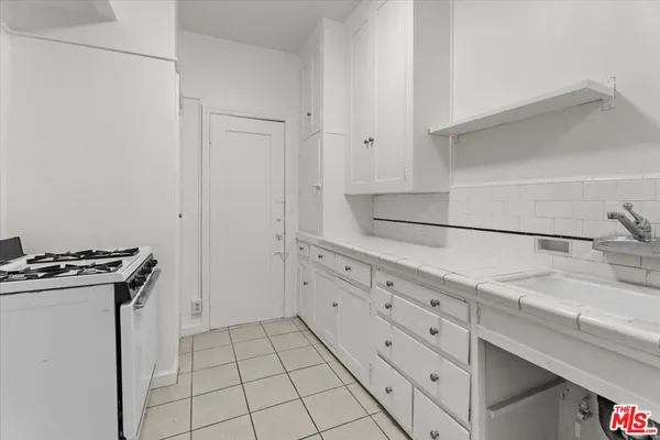 $2,700,000 | 630 South Cochran Avenue, Los Angeles, CA 90036