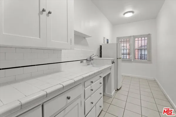 $2,700,000 | 630 South Cochran Avenue, Los Angeles, CA 90036