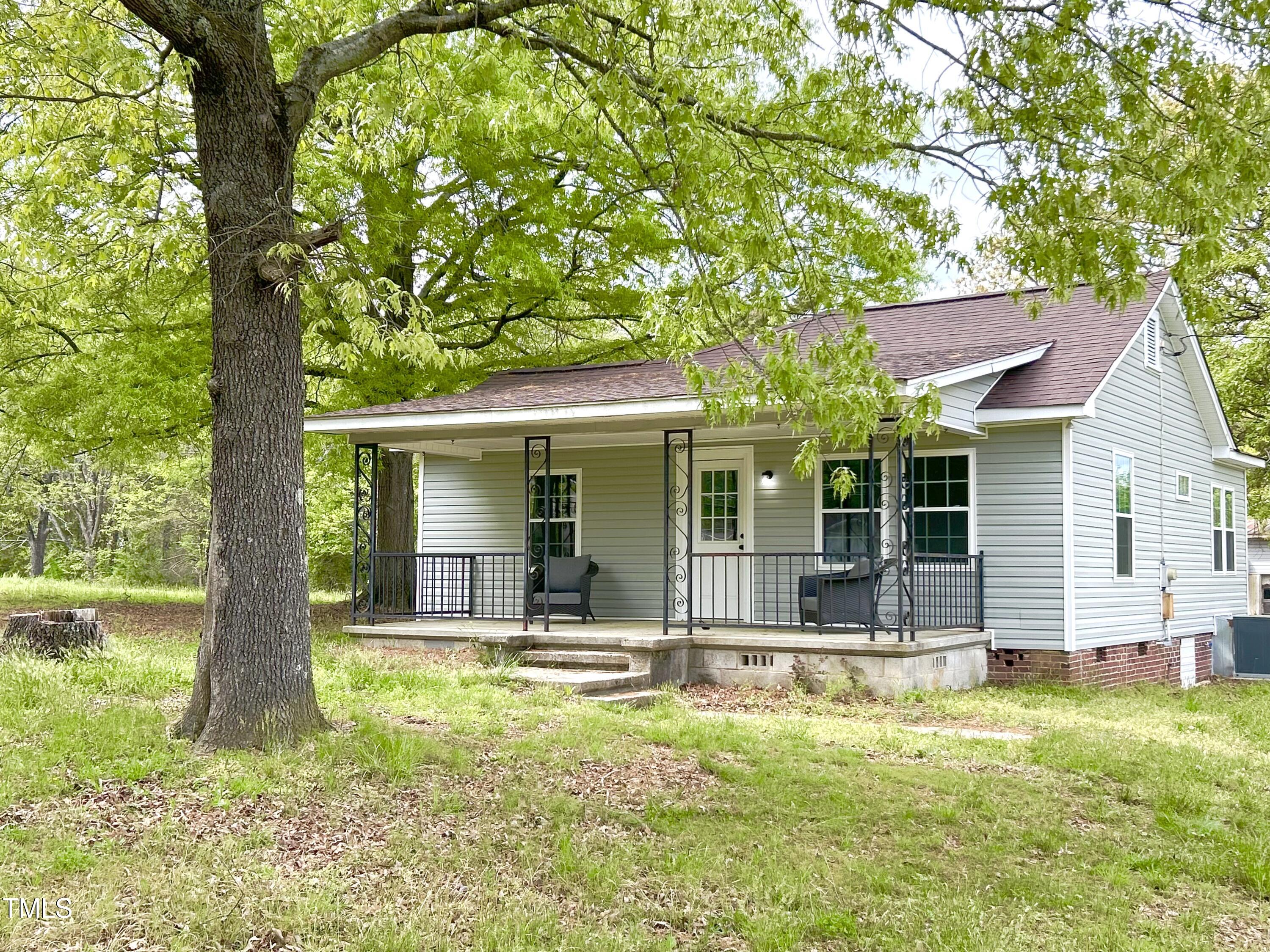 808 East Hanover Road Graham, NC 27253 - Photo 1 of 15 Front