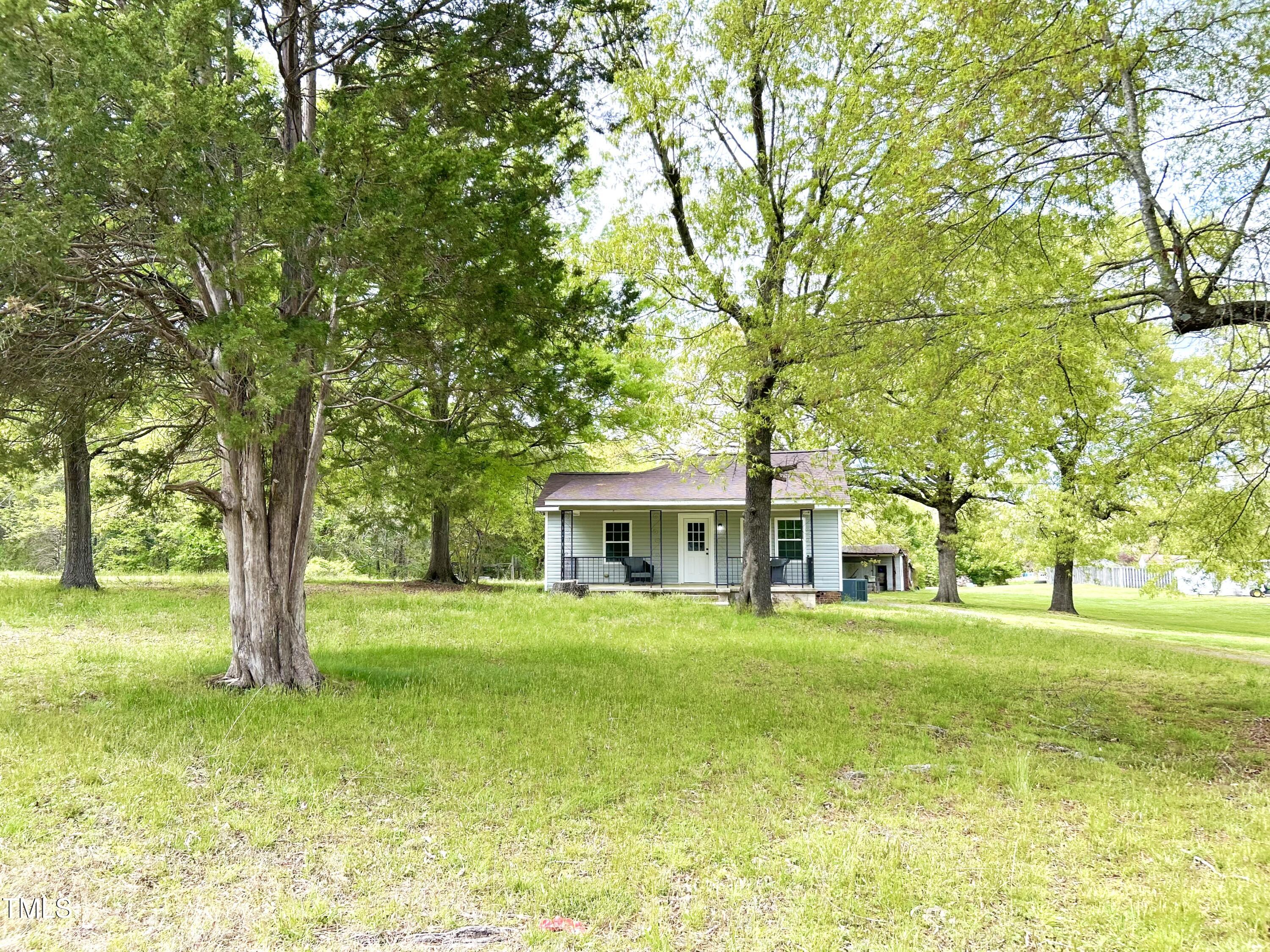 808 East Hanover Road Graham, NC 27253 - Photo 2 of 15 76618059594__30DF2CF9-6AFD-4EB5-8E2A-821