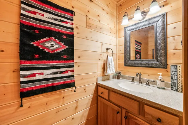 $895,000 | 115 Swift Valley Road, Conway, NH 03818