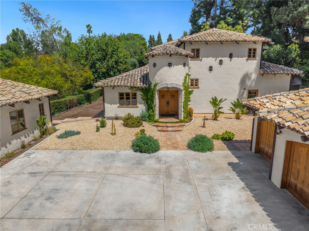 911 Laguna Road Fullerton, CA 92835 - Photo 4 of 68 a view of a back yard of the house