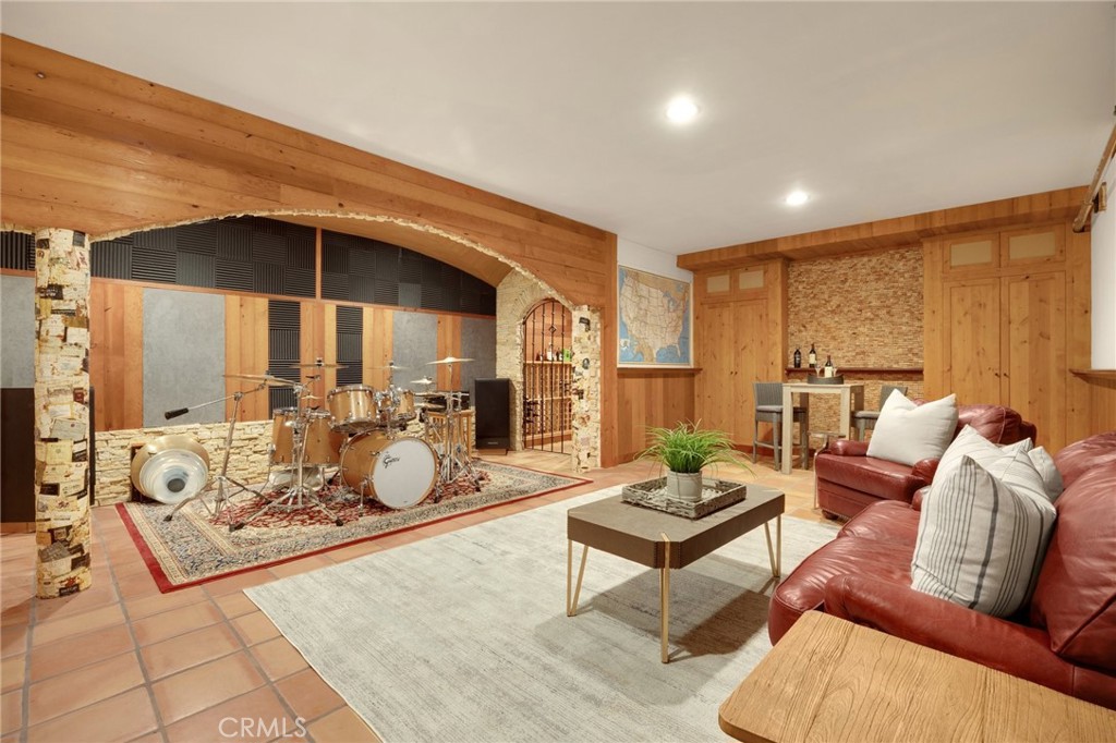 911 Laguna Road Fullerton, CA 92835 - Photo 59 of 68