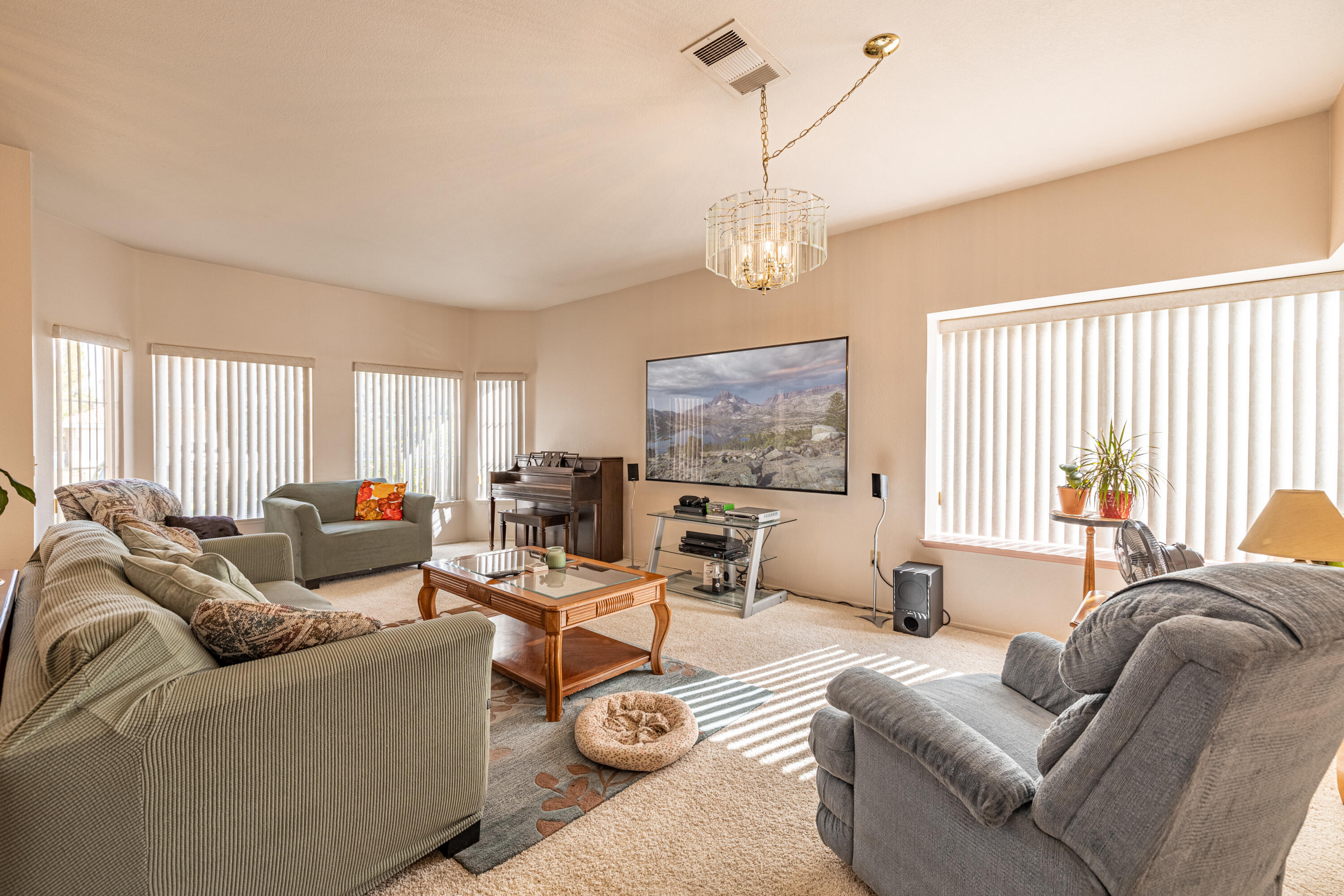 3030 Chuckwagon Road Palmdale, CA 93550 - Photo 8 of 33 Front Living Room
