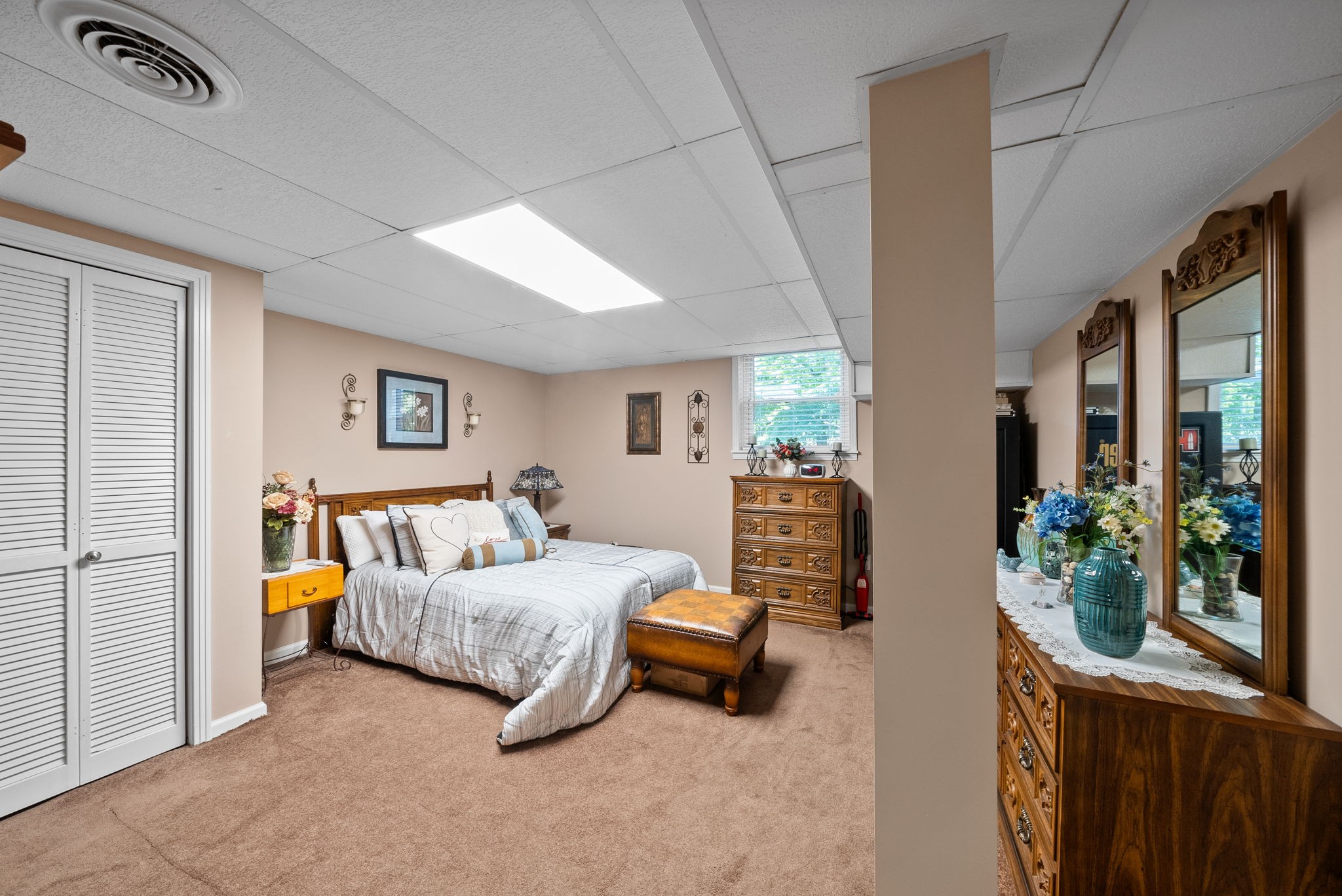 1001 Issac Clifton Road Chapmansboro, TN 37035 - Photo 39 of 47 a living room with furniture and a potted plant
