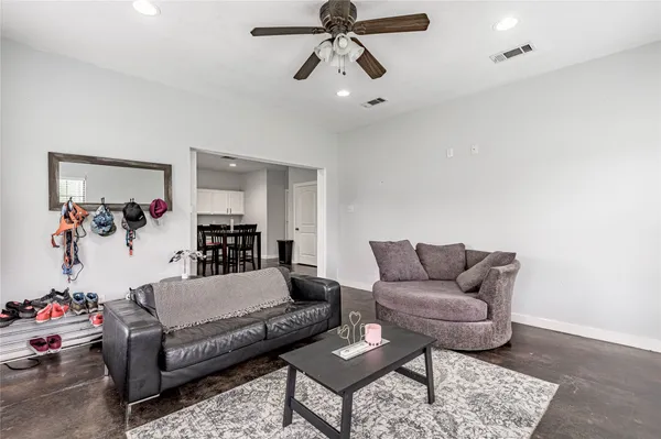 $1,500 | 3122 Molly, Huntsville, TX 77340