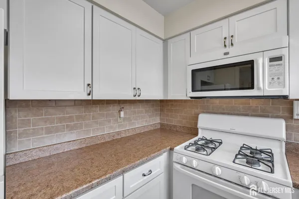 $1,800 | 603 Jacob Court, Dayton, NJ 08810