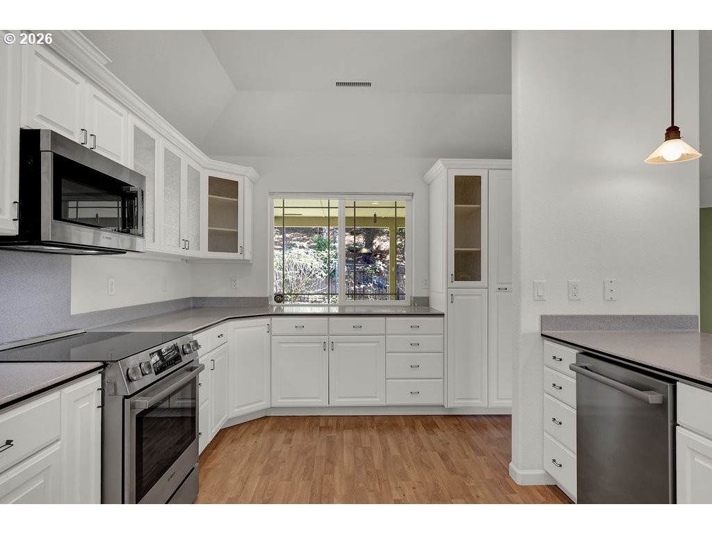 2545 Willow Ridge Court Florence, OR 97439 - Photo 15 of 41 Kitchen