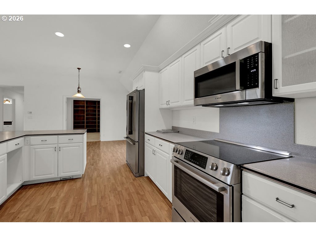 2545 Willow Ridge Court Florence, OR 97439 - Photo 17 of 41 Kitchen