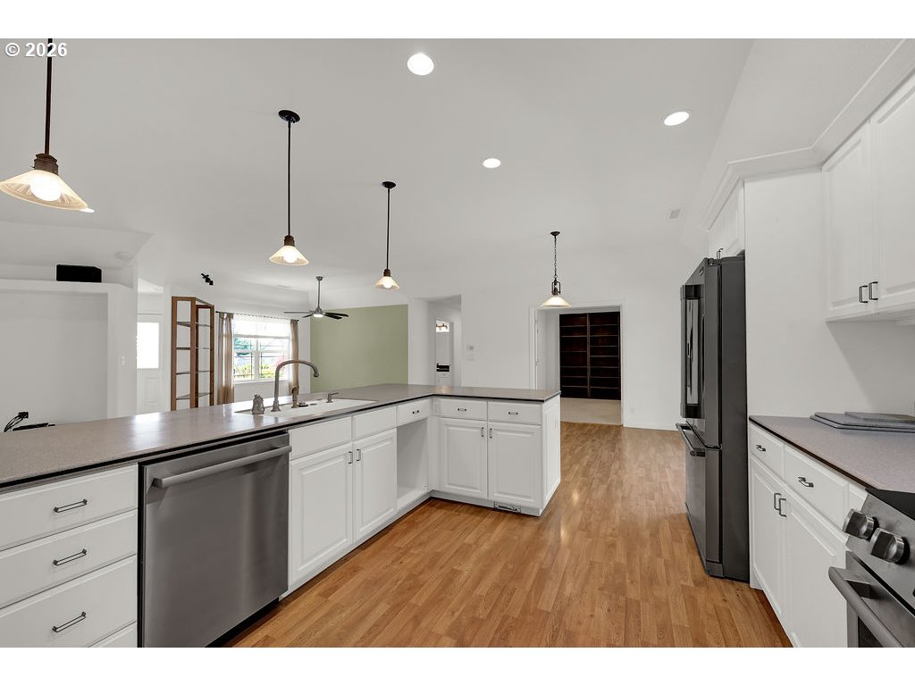 2545 Willow Ridge Court Florence, OR 97439 - Photo 18 of 41 Kitchen