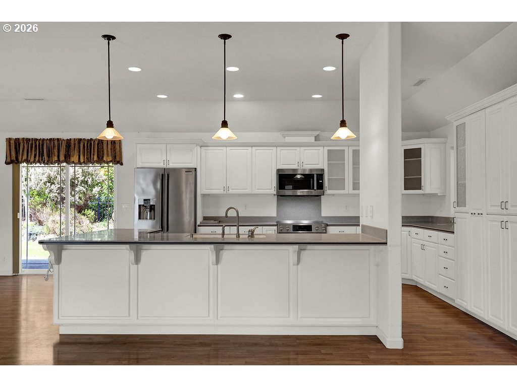 2545 Willow Ridge Court Florence, OR 97439 - Photo 19 of 41 Kitchen