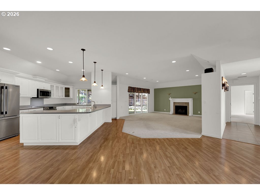 2545 Willow Ridge Court Florence, OR 97439 - Photo 22 of 41 Kitchen/Living Room