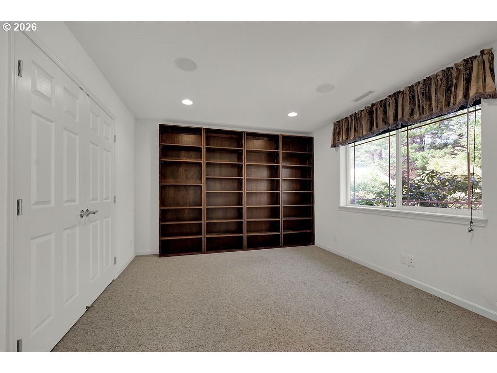 2545 Willow Ridge Court Florence, OR 97439 - Photo 30 of 41 Bedroom