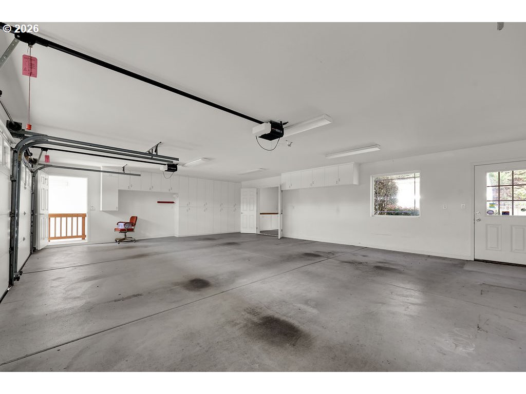 2545 Willow Ridge Court Florence, OR 97439 - Photo 39 of 41 Garage