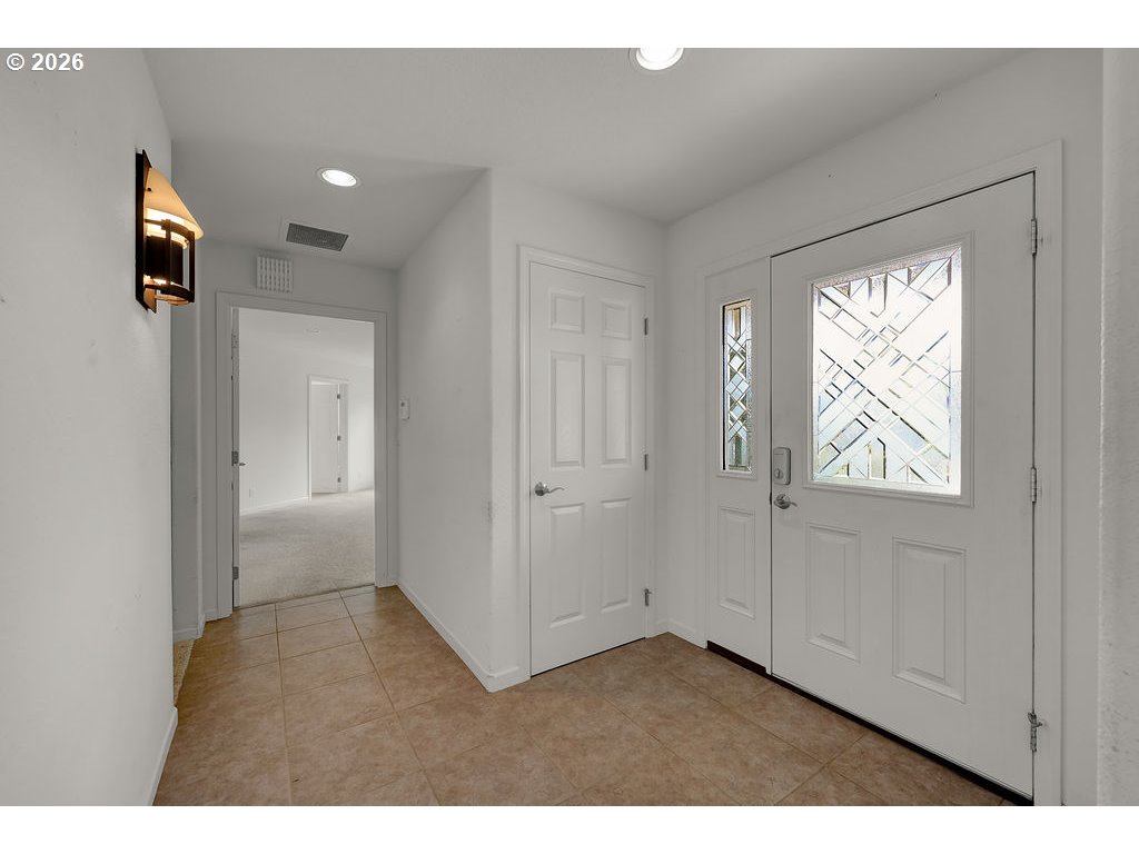 2545 Willow Ridge Court Florence, OR 97439 - Photo 8 of 41 Entrance/Foyer