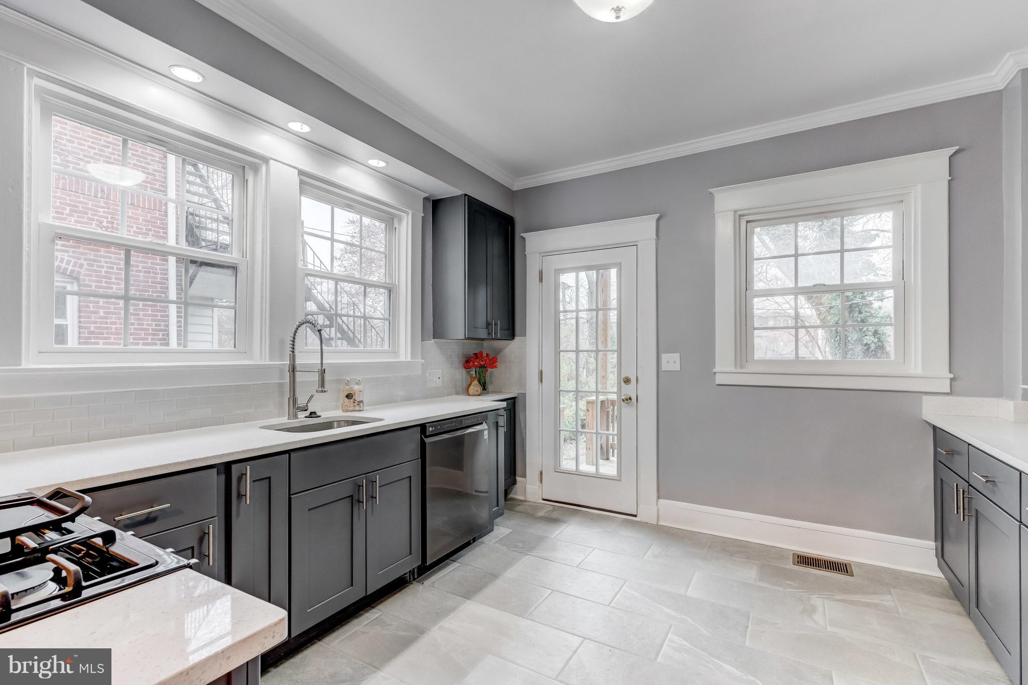 4412 Roland Avenue Baltimore, MD 21210 - Photo 14 of 45